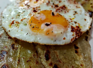 Una foto de PATACONES🍌Hervidos ASADOS Con huevo🍳Frito...!😜