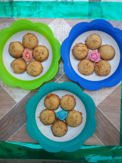 A picture of Coconut /Sesame traditional cookies (Gireba).
