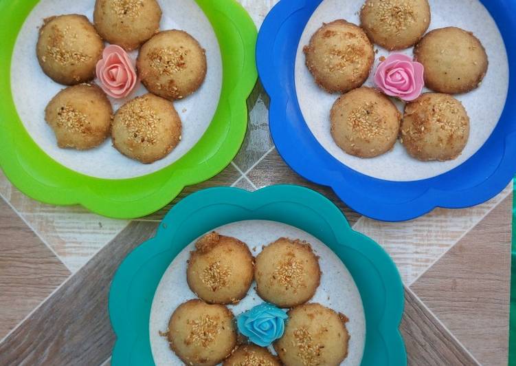 Recipe of Quick Coconut /Sesame traditional cookies (Gireba)