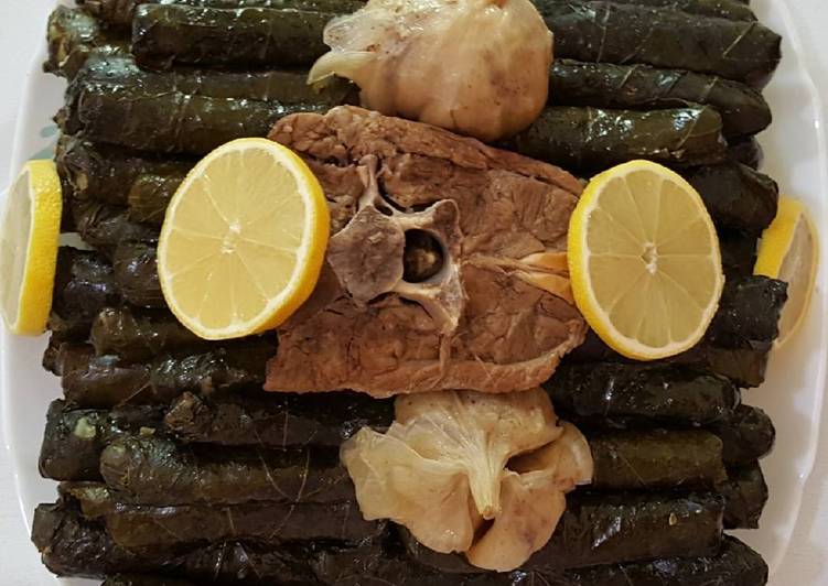 يبرأ (محشي ورق عنب)😋😋