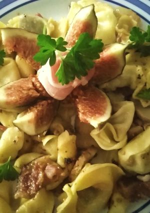 A picture of Tortellini with Mushrooms, Prosciutto, and Black Brogiotti Figs.