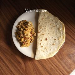 A picture of Flat bread with carrot egg sauce.