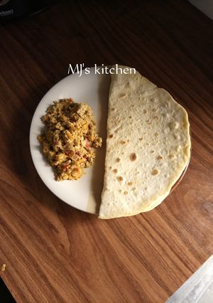 A picture of Flat bread with carrot egg sauce.