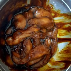 A picture of My hoisin marinated Chicken Pieces.