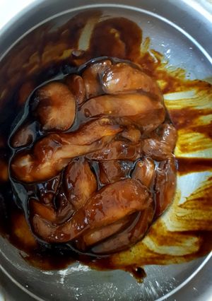 A picture of My hoisin marinated Chicken Pieces.