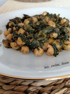 Una foto de Espinacas con garbanzos a la andaluza