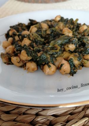 Una foto de Espinacas con garbanzos a la andaluza