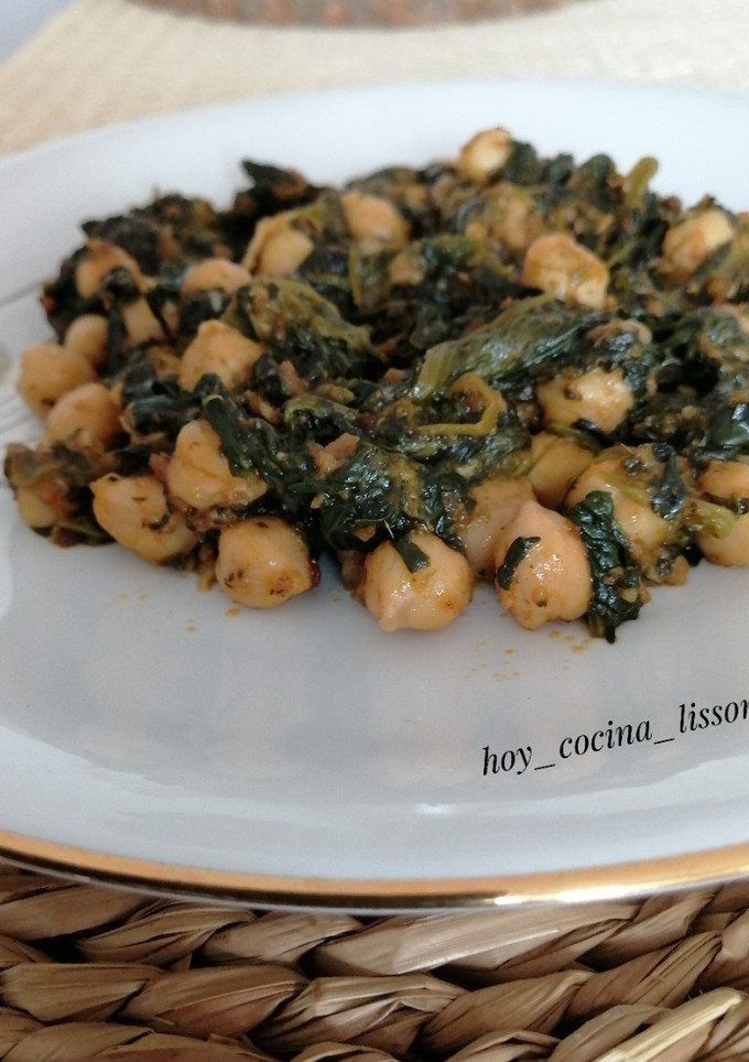 Una foto de Espinacas con garbanzos a la andaluza
