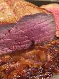 Rôti de bœuf de bonne maman à l'oignon caramélisés
