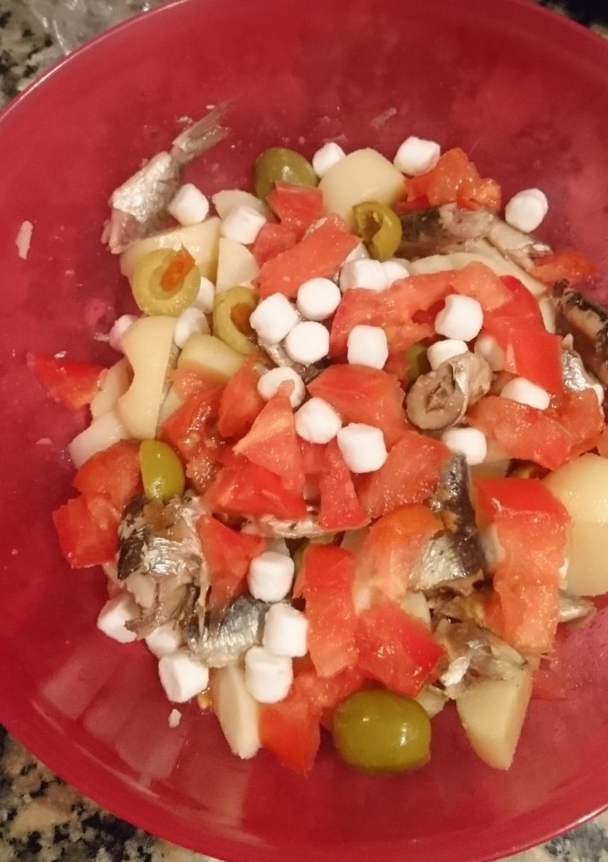 Una foto de Ensalada del mar y la huerta