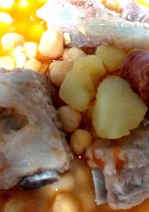 Una foto de Guiso de garbanzos con costillas