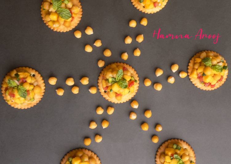 Simple Way to Prepare Super Quick Homemade Mango and Chickpeas Salsa puffs