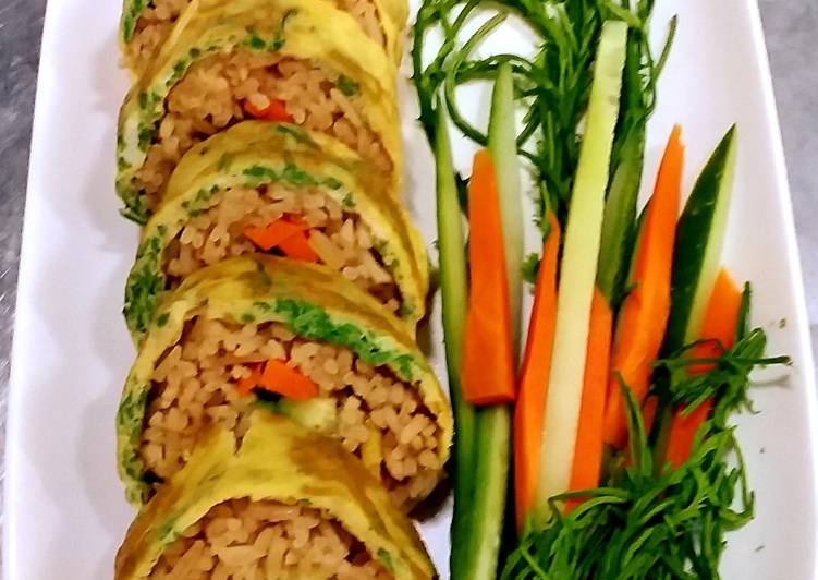 ซูชิข้าวผัดน้ำพริกไข่ชะอม