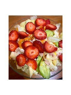 Una foto de Ensalada de lechuga y canónigos saludable 🥗