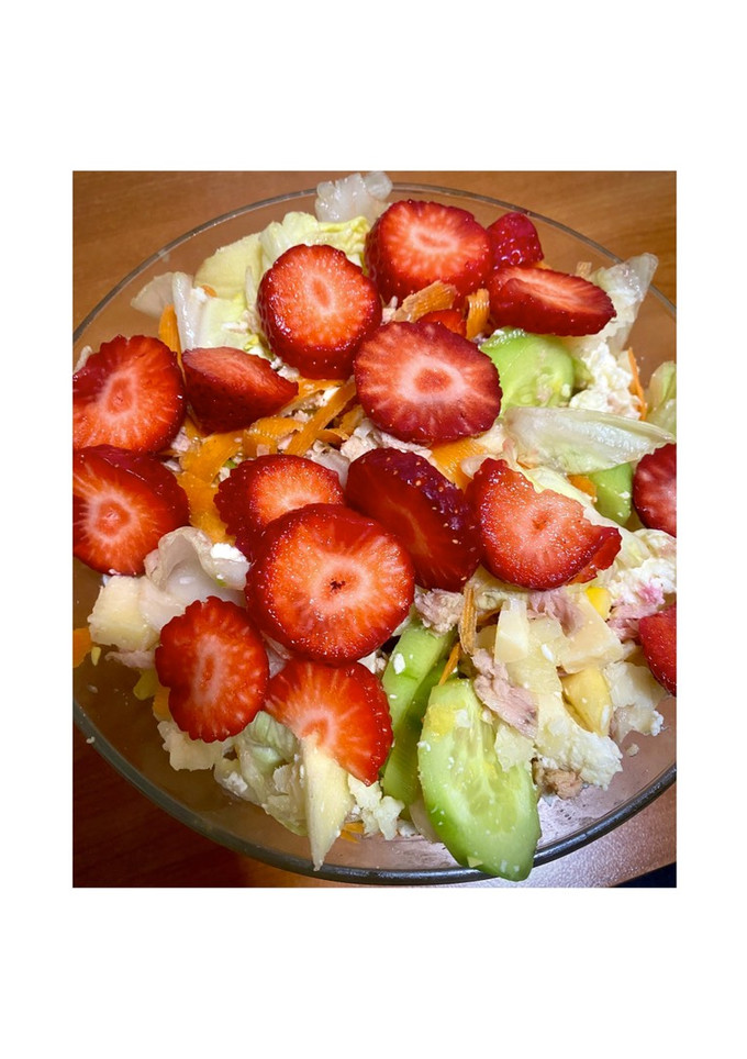 Una foto de Ensalada de lechuga y canónigos saludable 🥗