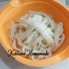 A picture of 189. Kwetiaw Homemade.