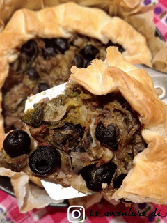 Foto di Torta salata con scarola e olive