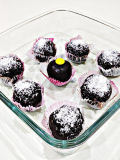 केक बॉल (cake balls recipe in Hindi) रेसिपी मुख्य फोटो