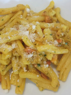 A picture of Casarecce con pancetta toscana, funghi e zafferano.