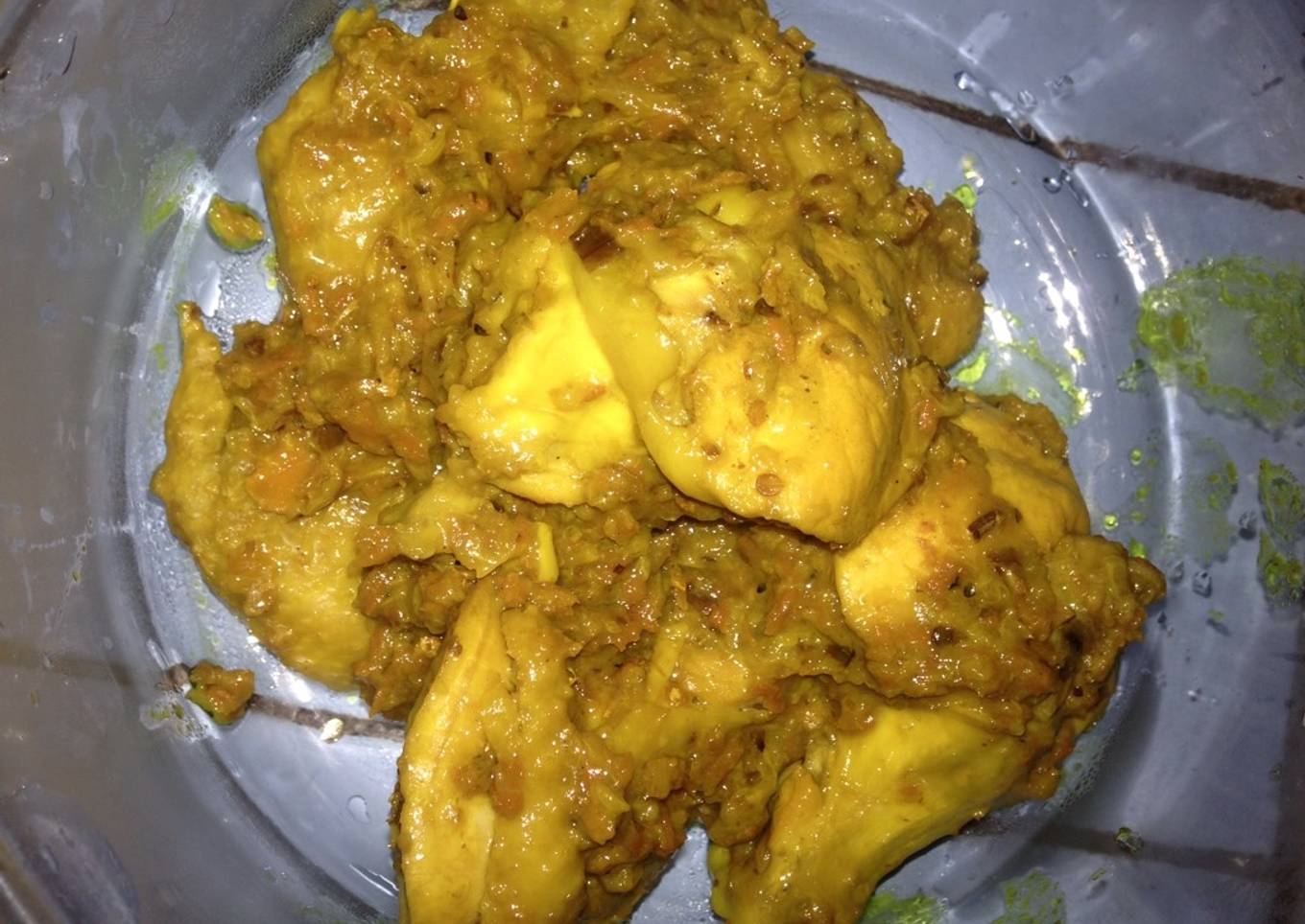 Ayam goreng ungkep bumbu kuning