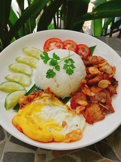 Hình của món Thịt heo chiên tỏi kiểu Thái - Moo tod gratiem.