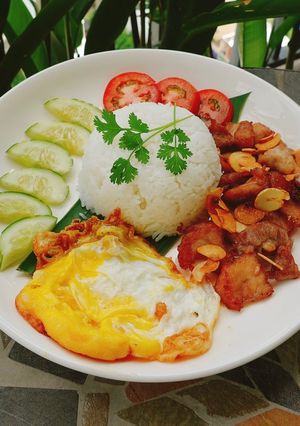 Hình của món Thịt heo chiên tỏi kiểu Thái - Moo tod gratiem.
