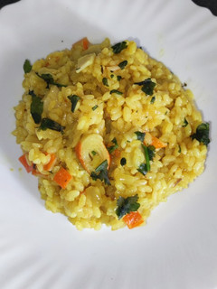 Una foto de Arroz con surimi al curry en Olla GM D