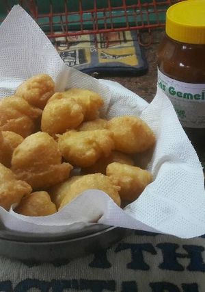 Una foto de Buñuelos de viento o "Suspiros de Monja", les llamaba abuela