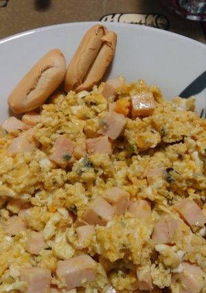 Foto principal de Huevos revueltos con daditos de pavo y queso Gorgonzola