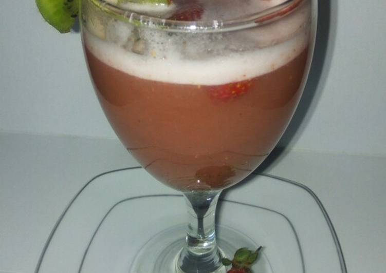 Strawberry, kiwi fruit, pineapple, melon mixed juice..