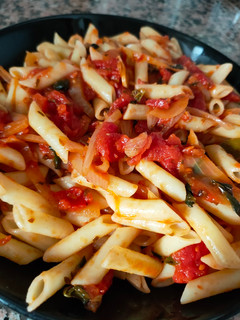 Una foto de Pasta con salsa de tomate