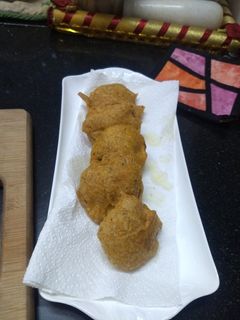 कच्चे केले के पकौड़े (Kachhe kele ke pakode recipe in hindi) रेसिपी मुख्य फोटो