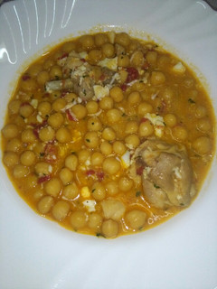 Una foto de Guiso de pollo con garbanzos