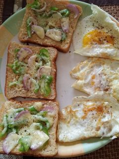 ভেজ চীজ টোস্ট উইথ এগ পোচ (veg cheese toast with egg poach recipe in Bengali) রেসিপির প্রধান ছবি