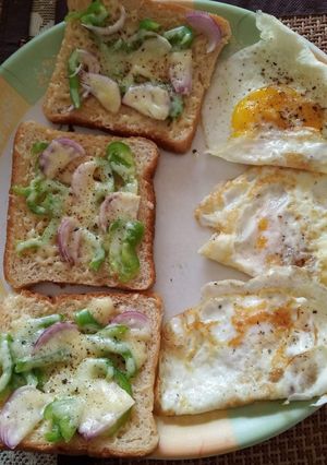 ভেজ চীজ টোস্ট উইথ এগ পোচ (veg cheese toast with egg poach recipe in Bengali) রেসিপির প্রধান ছবি