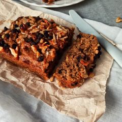 A picture of Banana walnut oats cake.