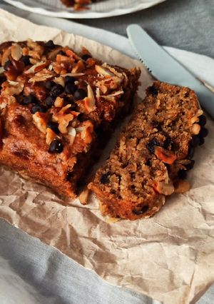 A picture of Banana walnut oats cake.