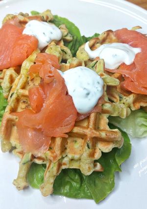 Une photo de Gaufres courgettes et saumon fumé