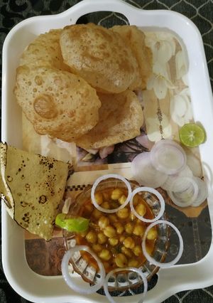 चटपटे छोले पूरी रेसिपी मुख्य फोटो