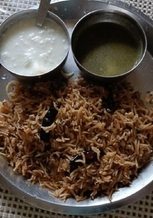 उड़द दाल की खिचड़ी (Urad dal ki khichdi recipe in hindi) रेसिपी मुख्य फोटो