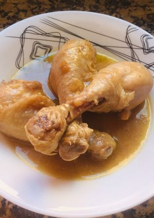 Una foto de Pollo a la pepitoria