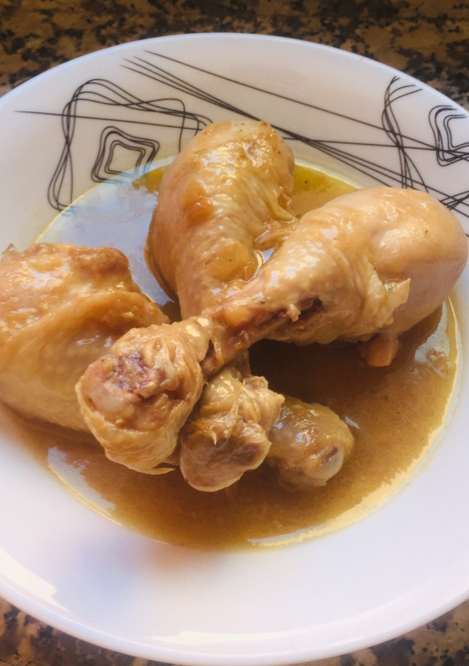 Una foto de Pollo a la pepitoria