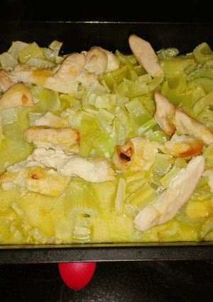 Sült csirkecsíkok sült zeller ágyon recept fotója