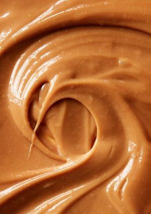 صورة لوصفة صوص الكراميل بطريقه سهله(caramel souce)