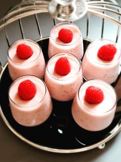 Une photo de Pudding de chia au coulis de framboises