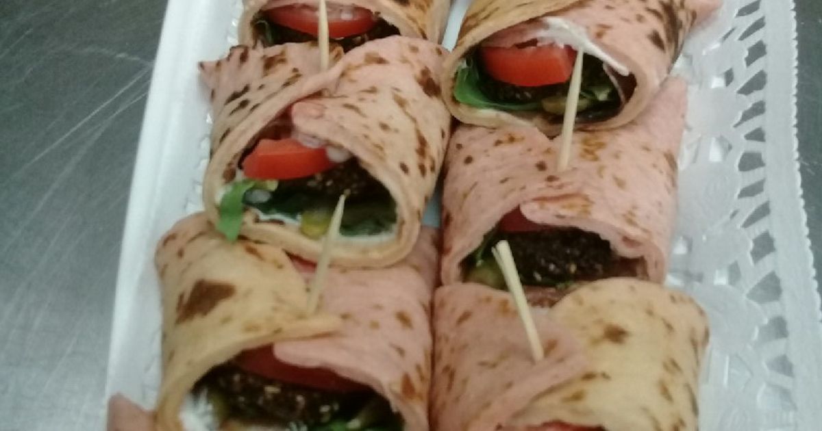 Resep Beet Root Bread with Falafel fillings Enak, Praktis,... - foto hasil masakan