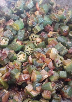 भिंडी की सब्जी (bhindi ki sabzi recipe in Hindi) रेसिपी मुख्य फोटो