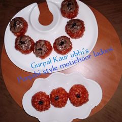 A picture of Punjabi style ' motichoor ladoos'.