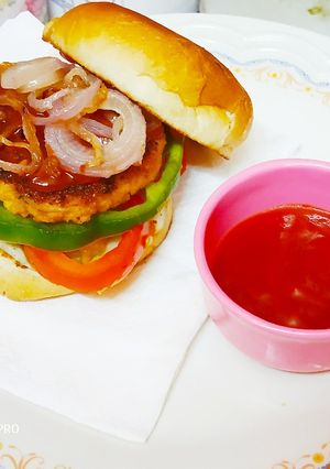 A picture of Soya patty burger....full of protein.