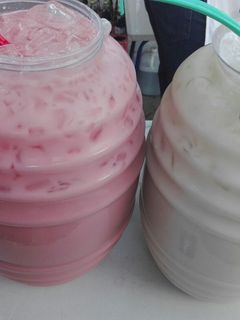 Una foto de Agua fresca para vender (horchata y horchata de fresa)